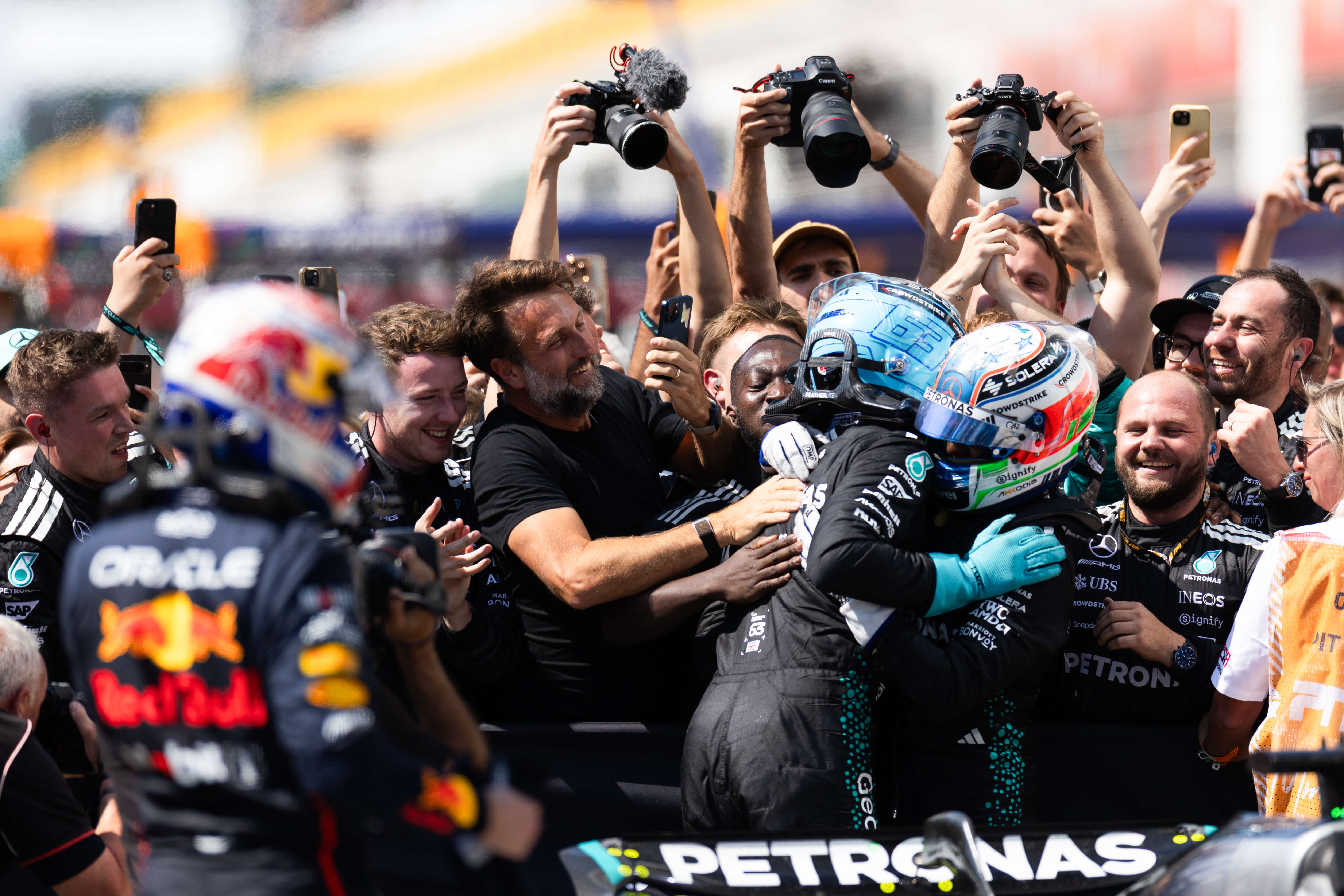 哈斯车队逆转梅赛德斯，拉塞尔刷新纪录的简单介绍