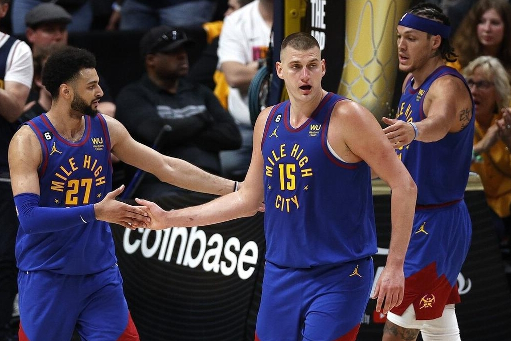 包含骑士淘汰开拓者，约基奇成超神时刻的词条