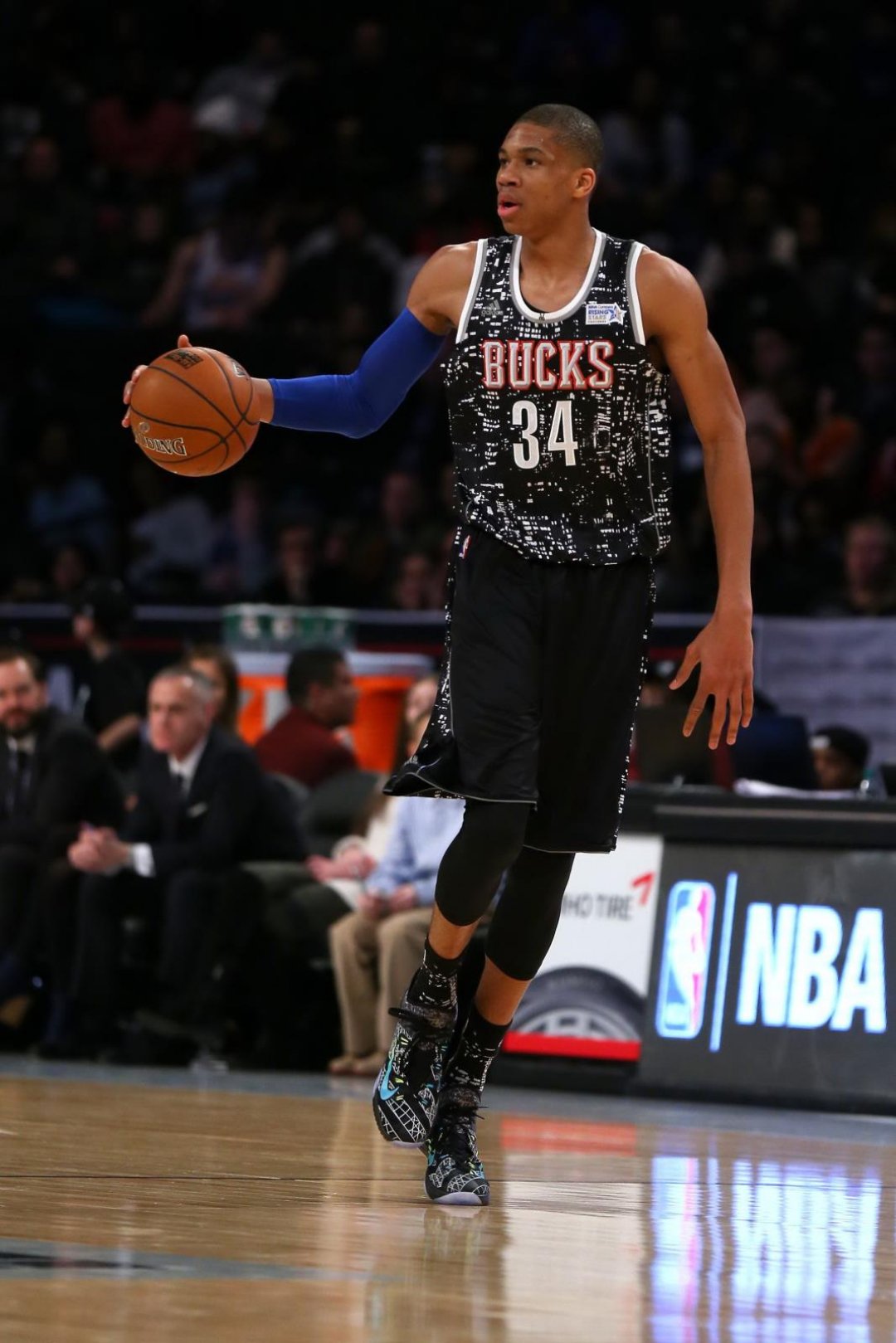 雄鹿横扫猛龙!安特托昆博提前展示统治力的简单介绍 雄鹿横扫猛龙!安特托昆博提前展示统治力的简单介绍