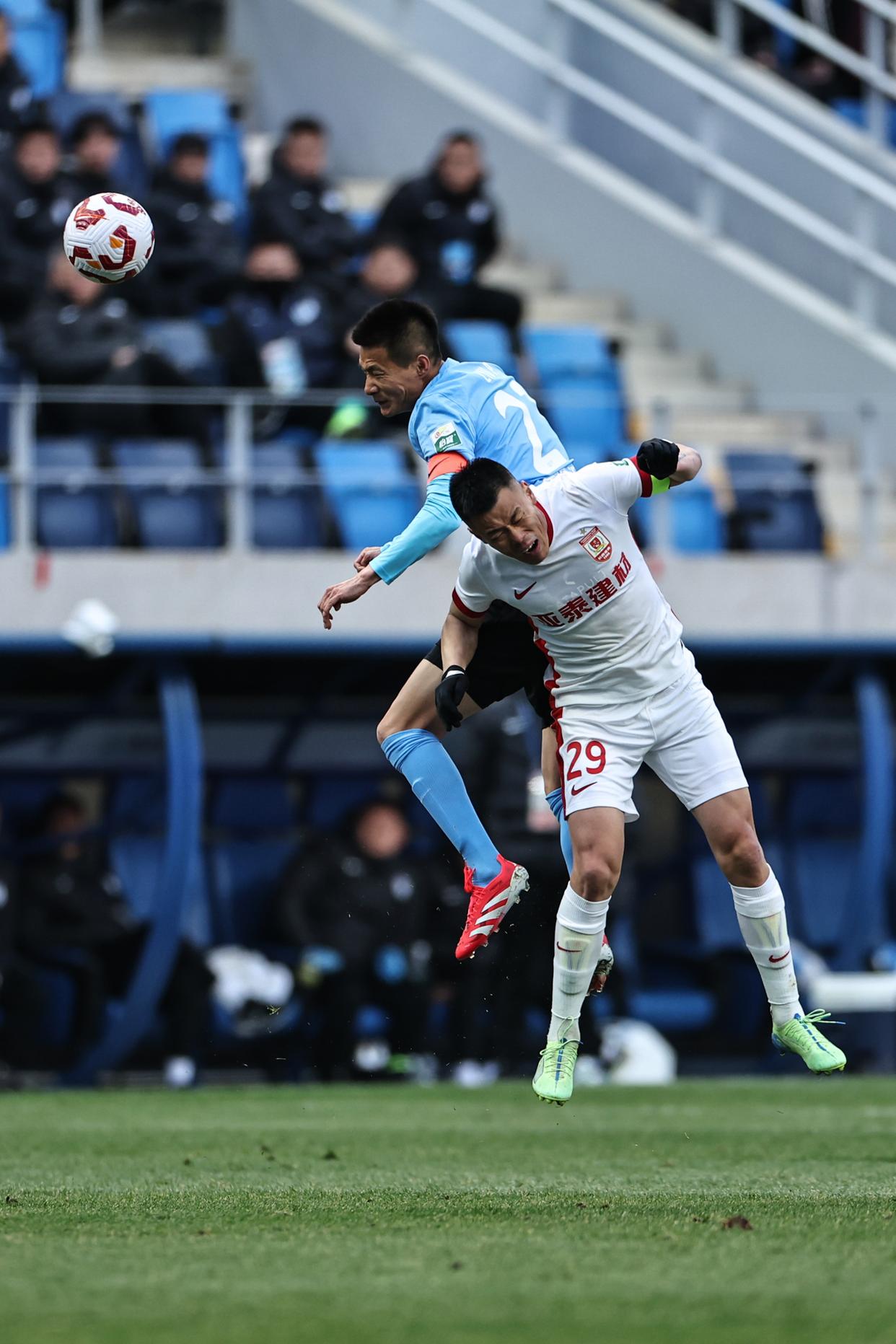 长春亚泰与大连一方将在周末展开紧张交锋的简单介绍