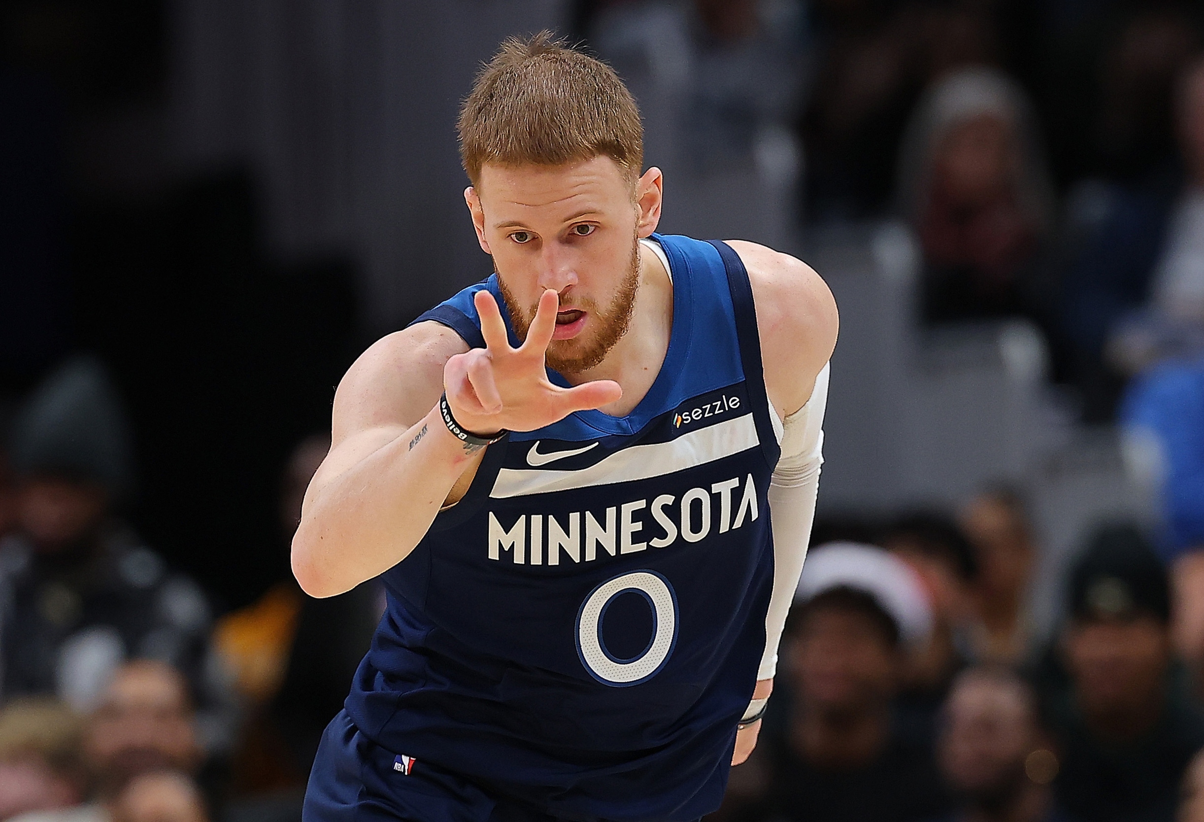 澳大利亚男子篮球队逆转获胜