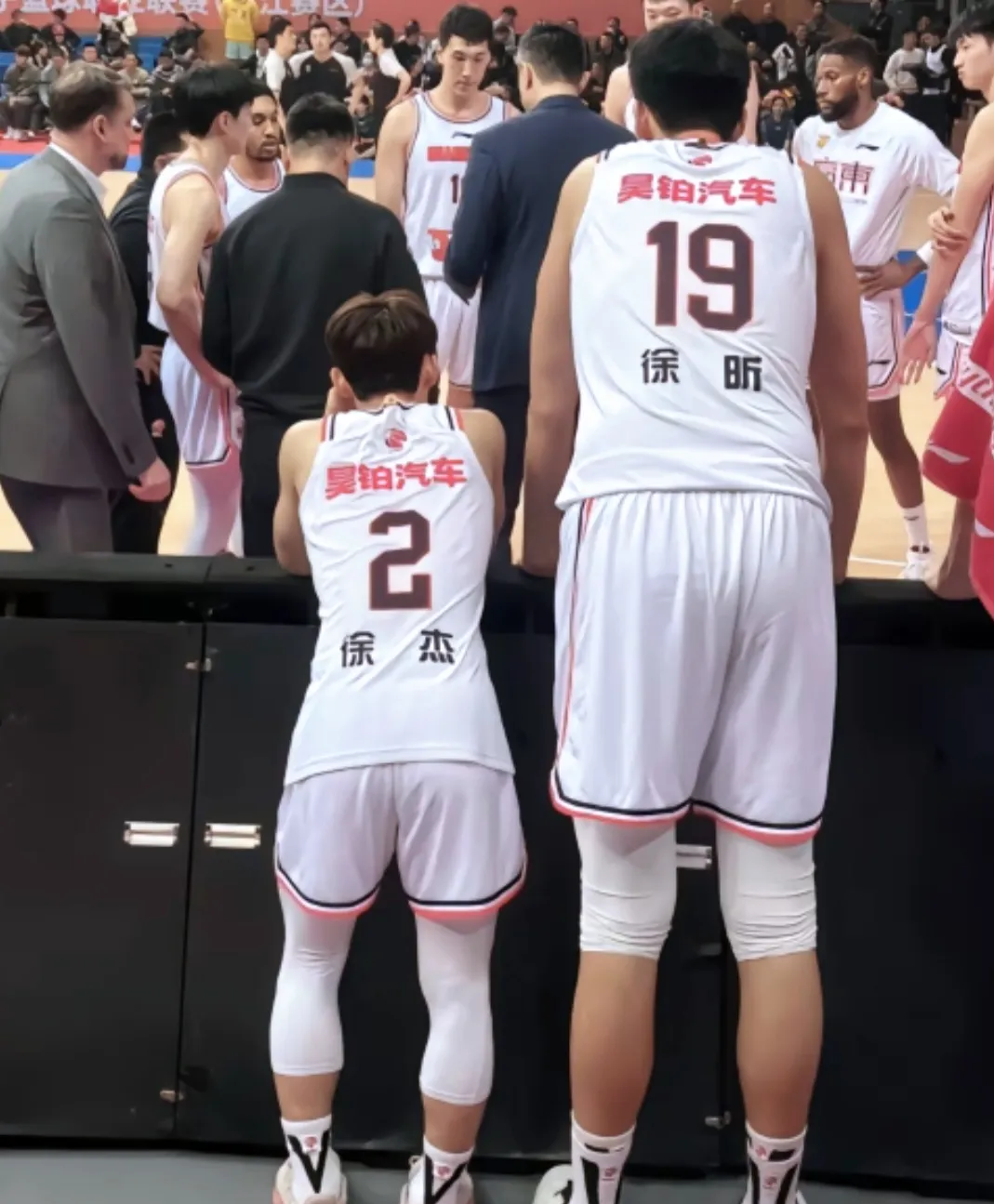 浙江男篮客场战胜对手,球队团结一心迅速崛起的简单介绍 浙江男篮客场战胜对手,球队团结一心迅速崛起的简单介绍