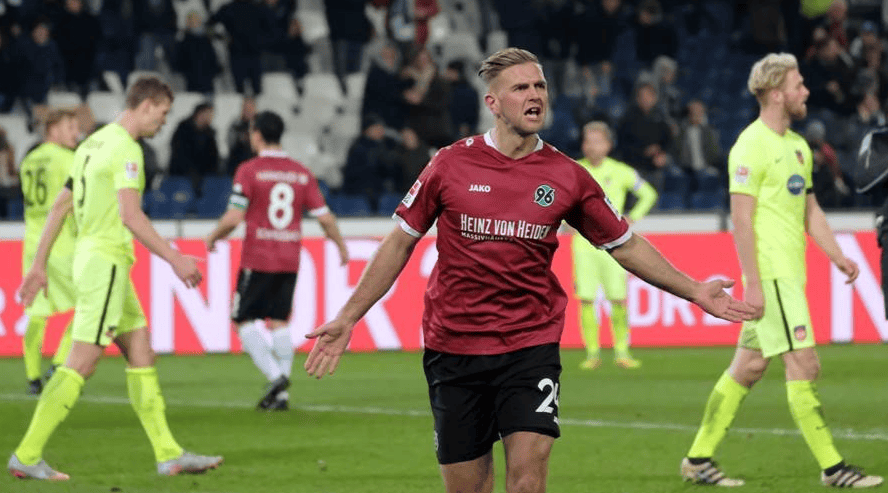 凯泽斯劳滕客场击败对手，喜迎胜利