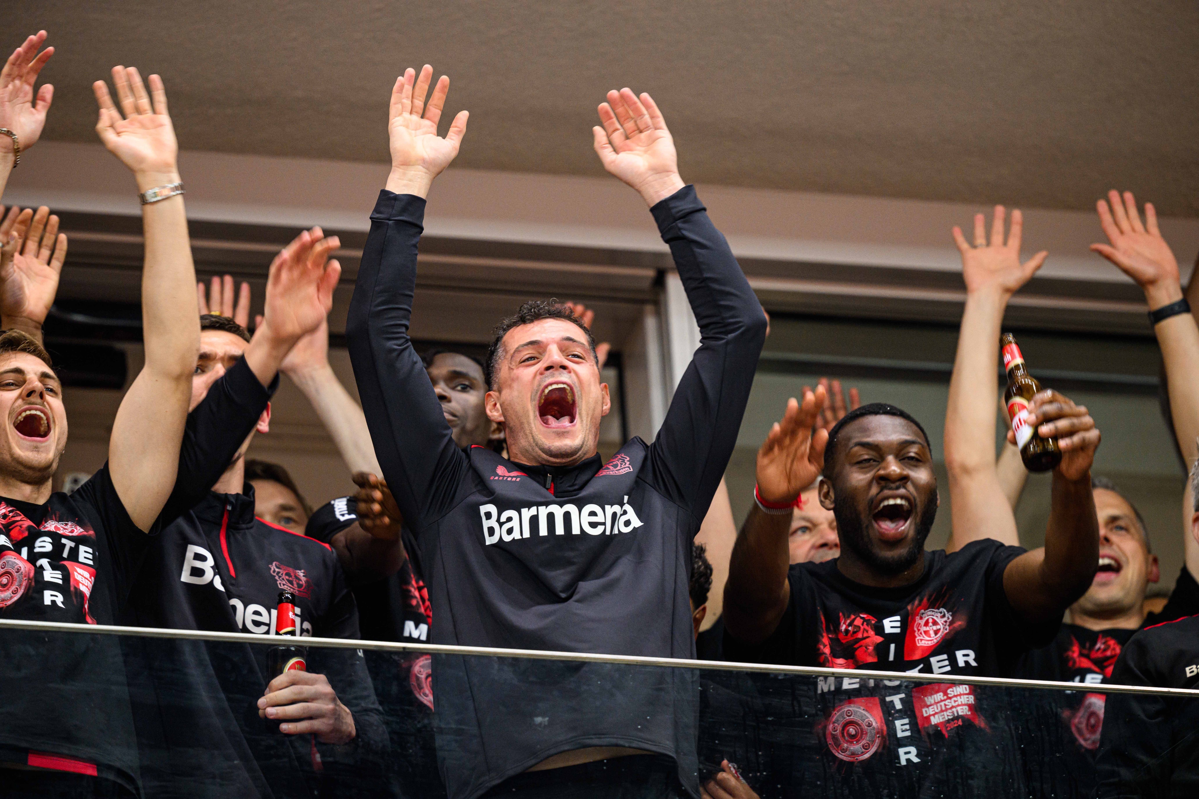 沃尔夫斯堡队员在训练中全力备战下一场比赛的简单介绍