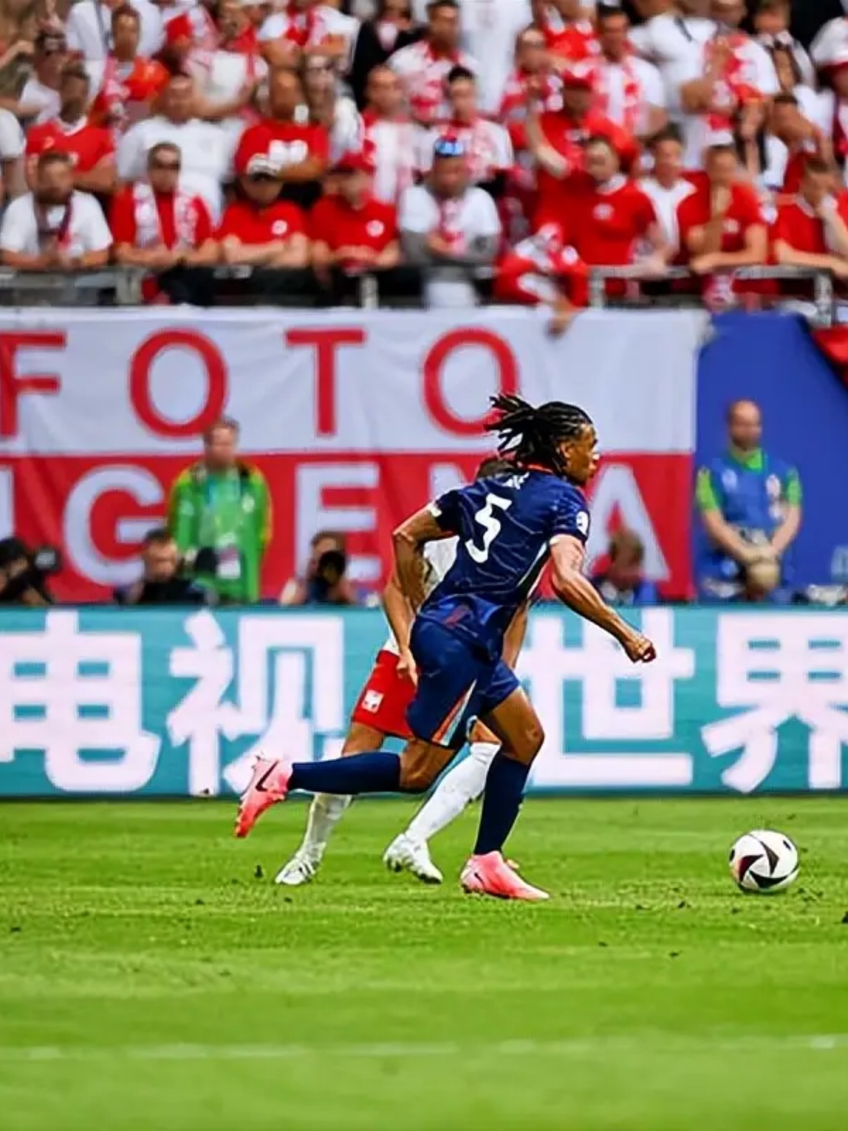 荷兰速滑选手战胜对手，实现逆袭