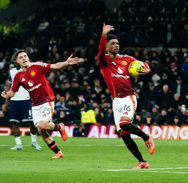 曼联主场遗憾出局，回顾失误