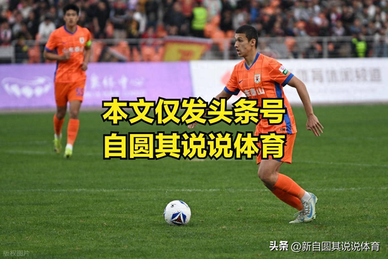 越南队球员奋力拼搏，决心取得胜利的简单介绍