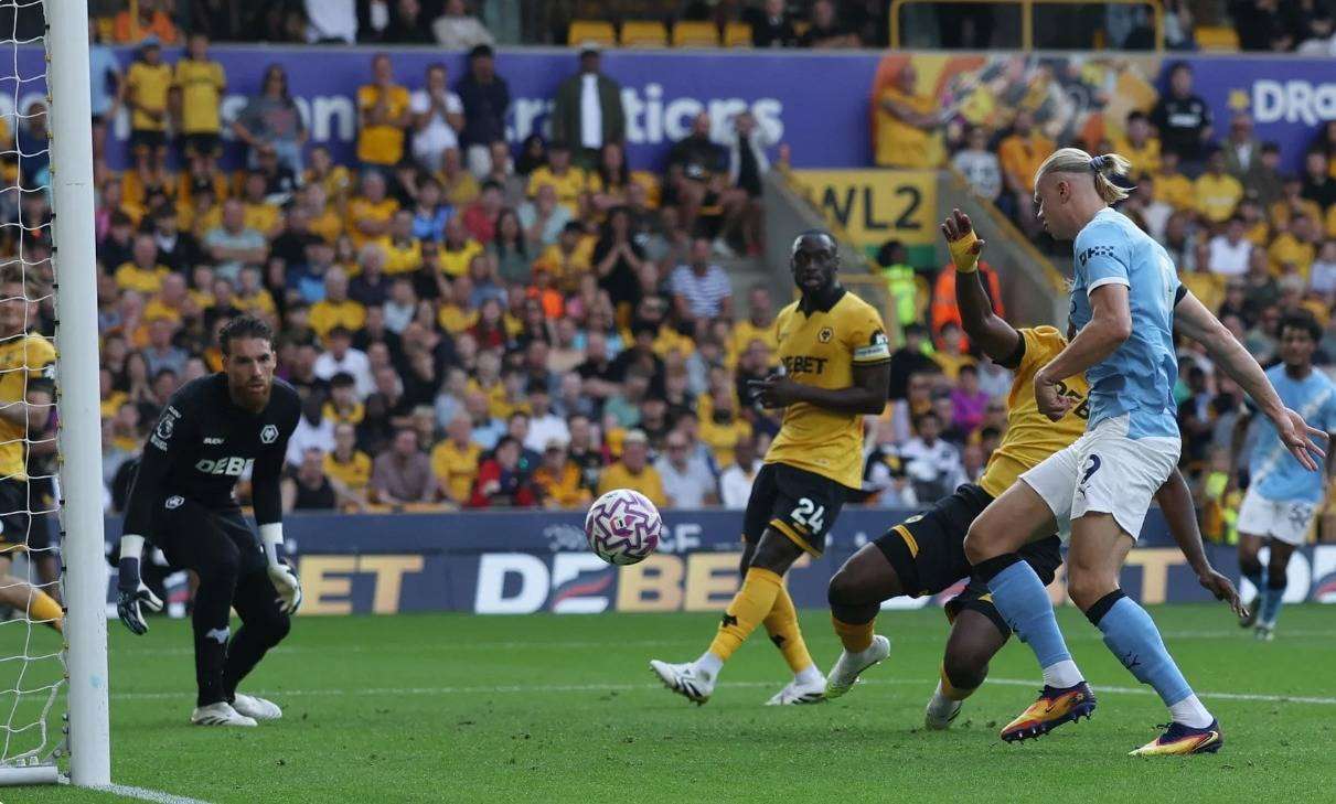 曼城大胜狼队,继续保持争冠压力 曼城大胜狼队,继续保持争冠压力