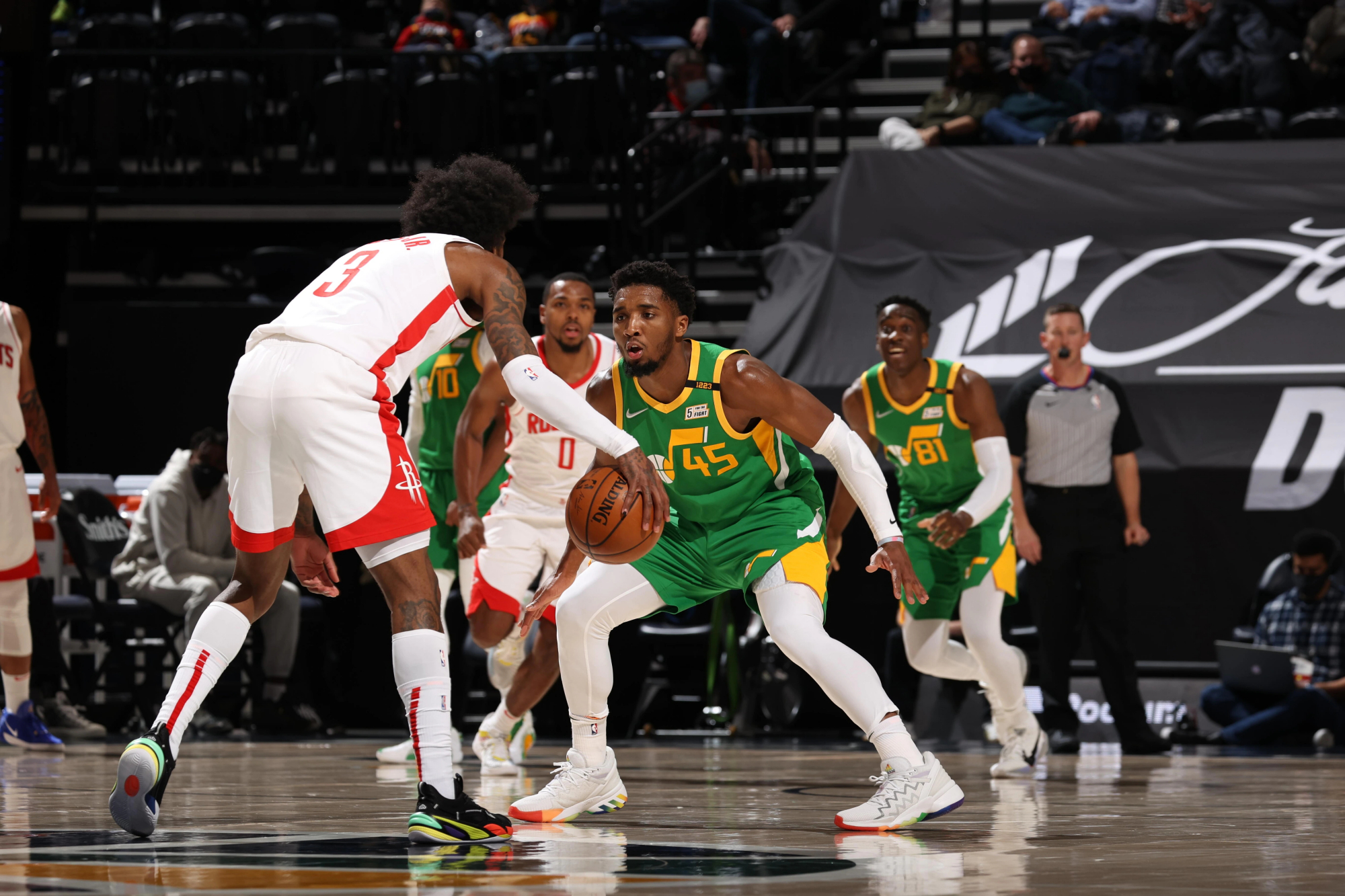 包含公牛逆转广州队，戈贝尔惊艳四座的词条