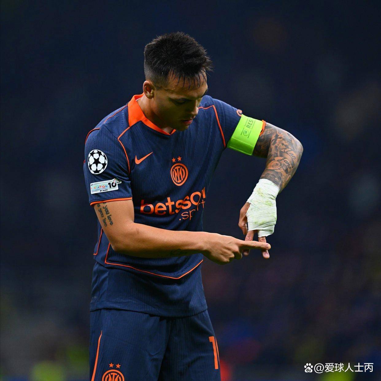 关于巴萨翻盘里昂,阿尔瓦雷斯高光表现的信息 关于巴萨翻盘里昂,阿尔瓦雷斯高光表现的信息