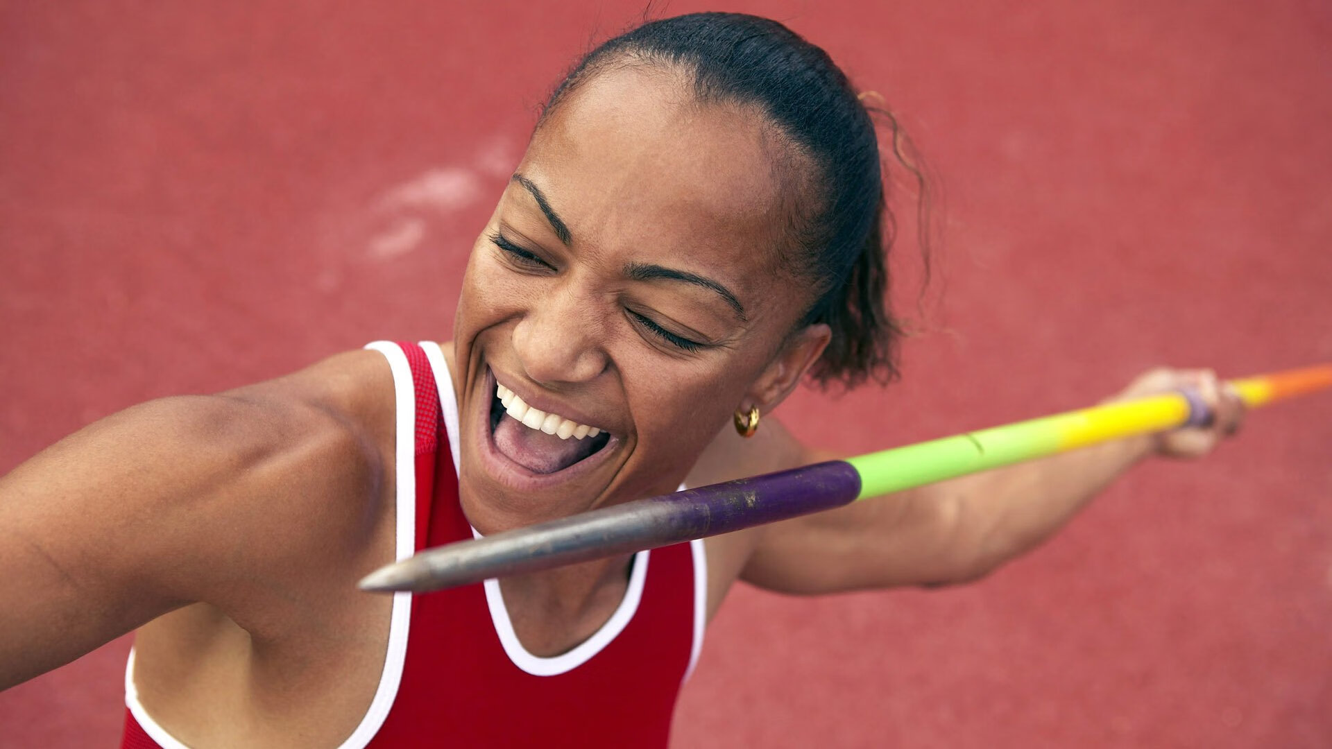 赛道与球场的双重奇迹，当浓眉接管F1街道赛，广厦压哨绝杀快船