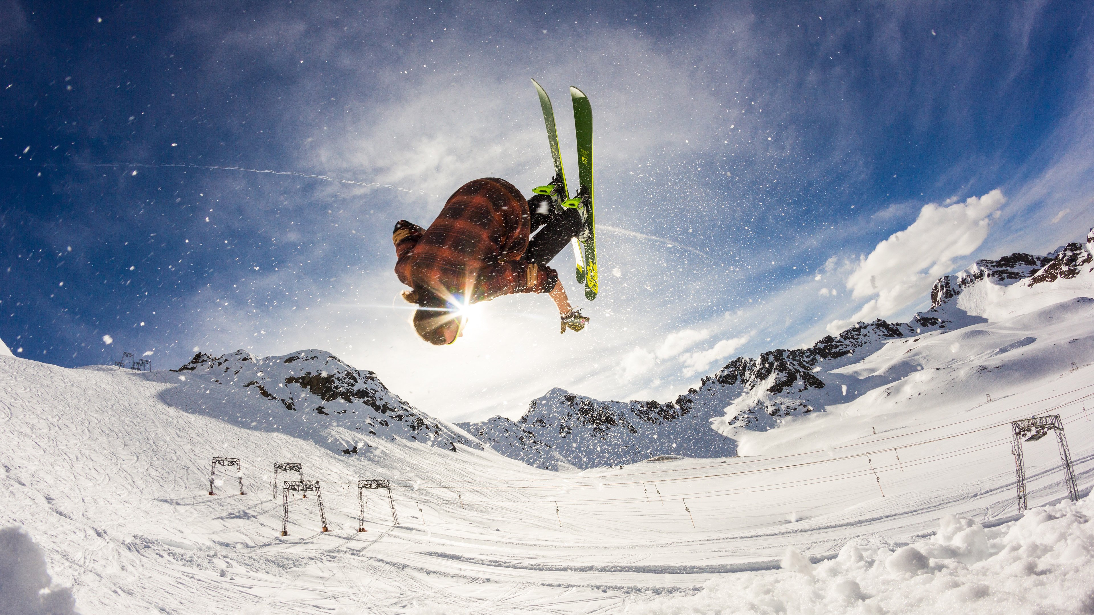 红牛绝杀阿斯顿马丁,佩雷兹领衔上演F1赛季最惊险逆转